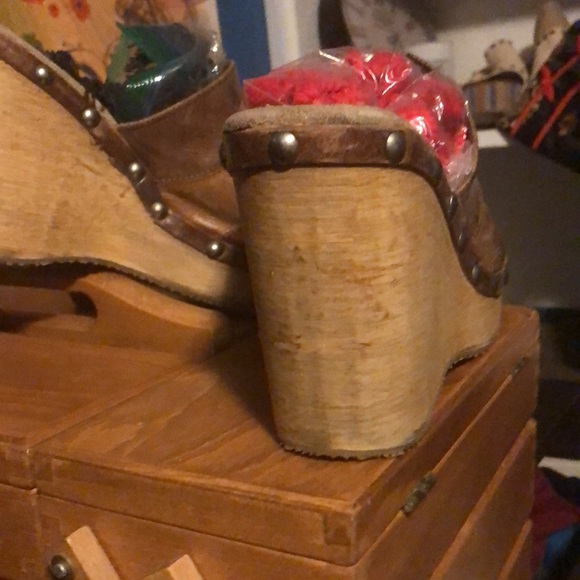 🌹🌹🌹SOLD🌹🌹Vintage 90’s Steve Madden Wood clogs - Picture 4 of 4